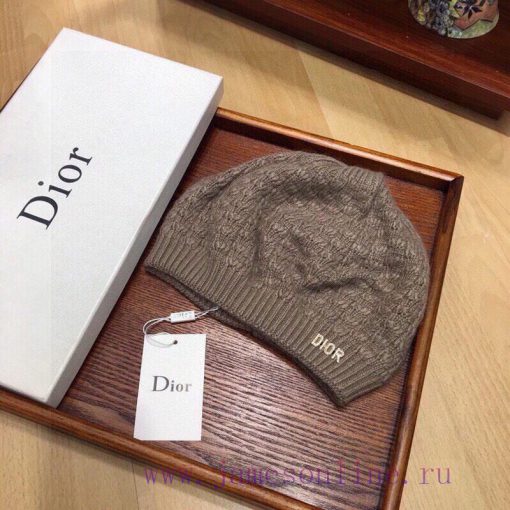 Dior set is made of high-quality cashmere material, which is of excellent quality. It is warbr8mhjum - Image 5