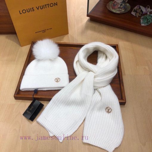 LV set Louis Vuitton knitted hat scarf set with 15cm real fur fox fur ball 30% rabbit fur 70wpb5c6rc