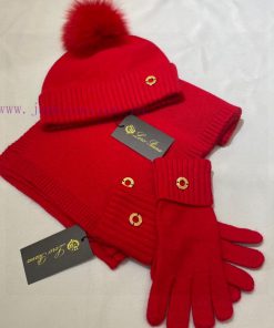 Loro Piana, the top luxury brand in Italy, specializes in designing hats and scarves with cam1sn62hs