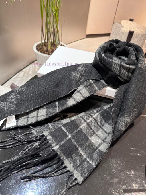 The COACH classic Coach scarf is also so beautiful, not only in terms of appearance but alsoqkhng5o4 - Image 7