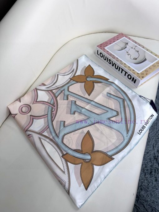 The 2024 Lv bestseller is super soft and silky smooth~The touch is really amazing. When weard15sgcxm - Image 4
