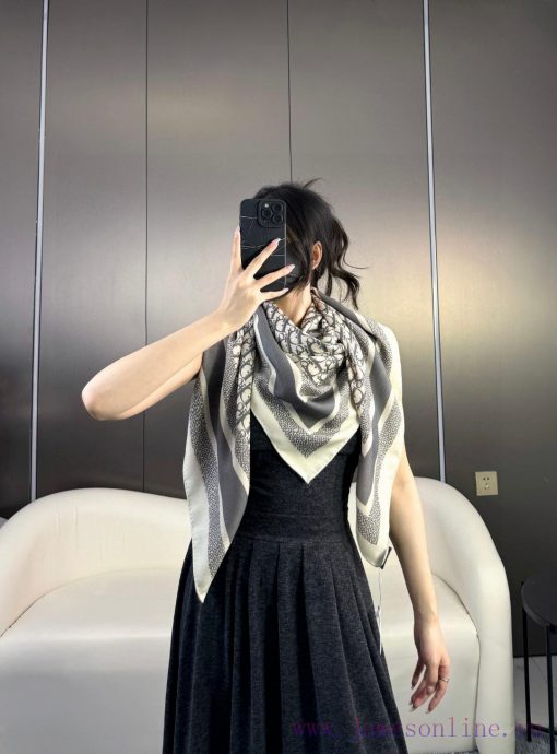In 2024, Dior synchronized the D-letter double-sided handkerchief 140. This Diortwin handkertrsrjk97 - Image 3