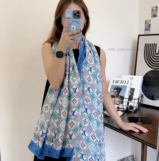 The new satin scarf is a must-have item for travel. The 2024 spring/summer collection of poplxlritz3 - Image 8