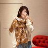 The LV Essential scarf, which is the hottest pink and white scarf in the Lvjia family, focus2a735f01