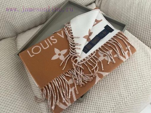 The LV Essential scarf, which is the hottest pink and white scarf in the Lvjia family, focus2a735f01 - Image 8