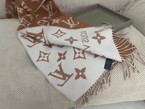 The LV Essential scarf, which is the hottest pink and white scarf in the Lvjia family, focus2a735f01 - Image 9