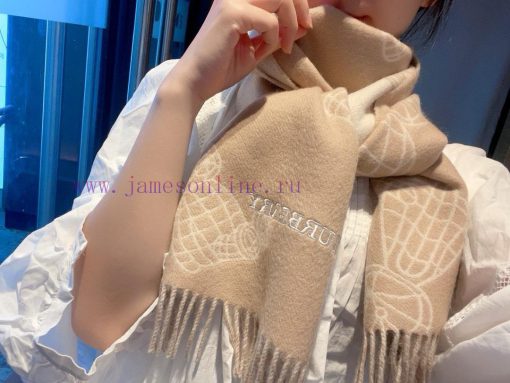 Burberry Teddy Bear of the Year 🧸 A series of cashmere scarves, suitable for both men and woi0gmxm8l