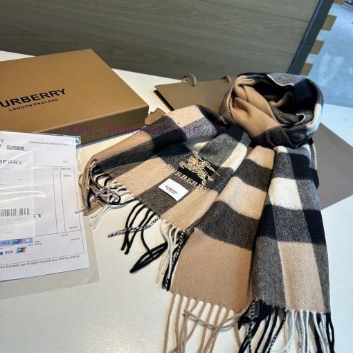 Burberry's new super versatile product, with absolutely excellent quality and super value. T1h1h32b5 - Image 10