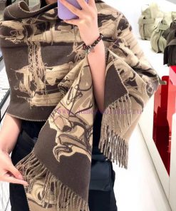 It goes without saying how severe the shortage of Burberry's warhorse scarf last year was Th1uxpume6