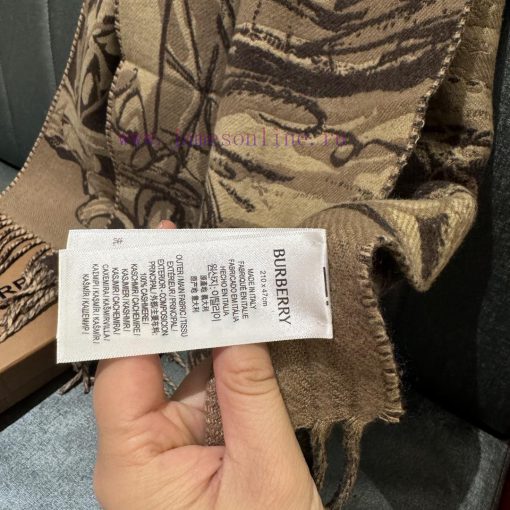 It goes without saying how severe the shortage of Burberry's warhorse scarf last year was Th1uxpume6 - Image 10