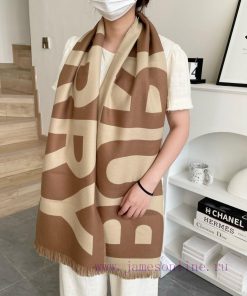 Burberry is on the rise with its top-notch double-layer color weaving technology, which is ommramhki