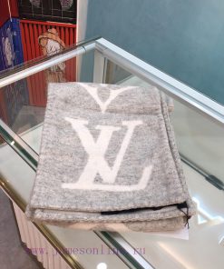 GreyThe donkey brand Sweet Dreams scarf features a large Monogram jacquard weave on both sidfnpmim5b