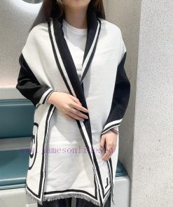 𝐂𝐇𝐀𝐍𝐄𝐋 Chanel black and white symmetrical double-sided shawl black and white super classic cnyljsmgc