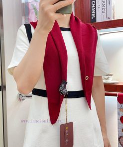 The popular wine red item, Yana LP Knitted Triangle Scarf, is luxurious in terms of size. Hipa465bob