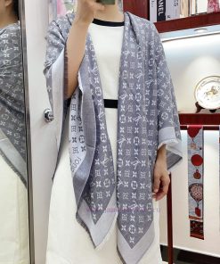 The strongest gray and white cow goods can freely enter and exit the royal LV Louis Vuitton 849u9k3x
