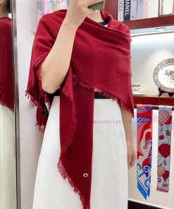 Super Cow Lorapiana Super Heavy Industry Cashmere Solid Color Triangle Scarf Large Size is rzfd25ixu