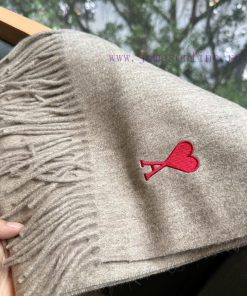 Minimalist scarf, Ami's new collection is now availableA high-end cashmere wool blend scarf 2yc9osul