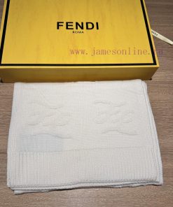 𝐅𝐞𝐧𝐝𝐢 Knitted cashmere scarfThis year's hottest scarf from Fendi in autumn and winter, featu0b9xl6v9