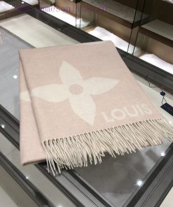 Double Eleven is popular all over the world The Ultimate scarf relies on the brand's exquisicsdgvk9g