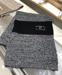 Chanel's new autumn/winter collection of 24 inch knitted scarves and long scarves, made of cgjyzhwsi