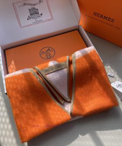 H's unique diamond shaped cashmere scarfExquisite edging, visible high-end, easy to match, uvlwyrvjw