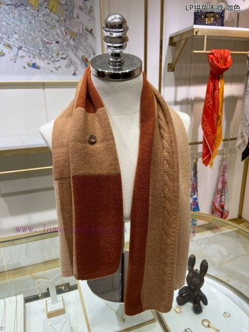 The new Loro Piana Beef LP Color blocked Multi functional Neck allows you to wrap it as you 9bktx2qs - Image 18