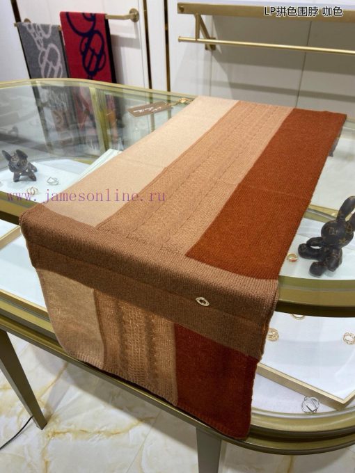 The new Loro Piana Beef LP Color blocked Multi functional Neck allows you to wrap it as you 9bktx2qs - Image 19