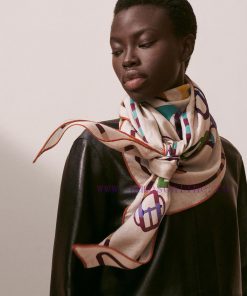 Newly released top of the line H Home modern buckle large triangle scarf multifunctional trif770zi1t