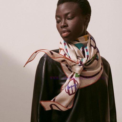 Newly released top of the line H Home modern buckle large triangle scarf multifunctional trif770zi1t