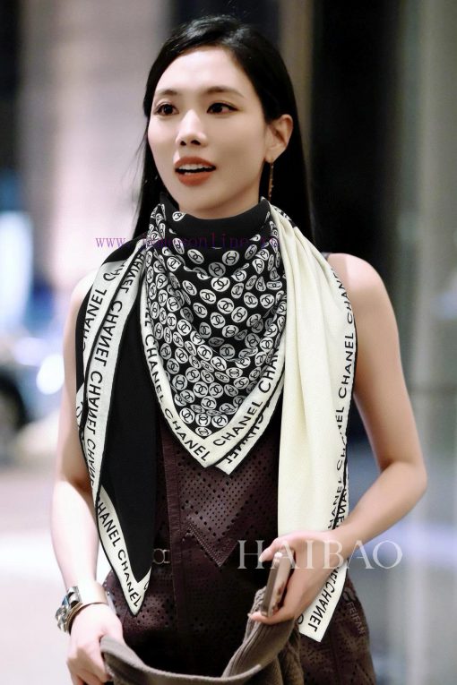 High end customized Chanel double-sided same color cashmere square scarf Chanel Logo color m2jciq2bl - Image 2