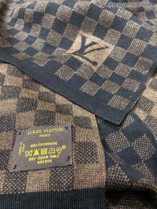 The new synchronized L checkerboard knitted long scarf from Lvjia features a striking classia60gzega - Image 10