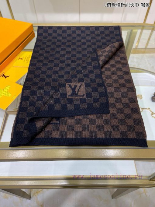 The new synchronized L checkerboard knitted long scarf from Lvjia features a striking classia60gzega - Image 13