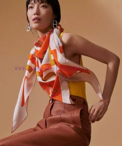 The new top of the line H Home Rainbow Triangle Scarf is a multifunctional triangular scarf l7dhz9t2