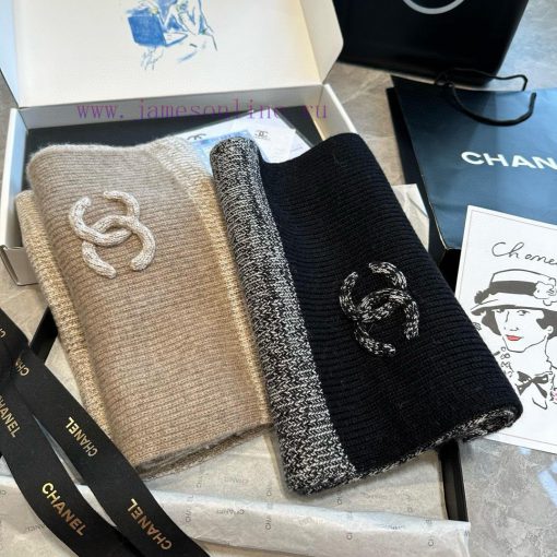 Chanel's new autumn/winter collection of 24 inch knitted scarves and long scarves, made of cmjoy0uq6 - Image 3