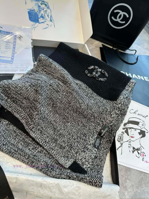 Chanel's new autumn/winter collection of 24 inch knitted scarves and long scarves, made of cmjoy0uq6 - Image 15