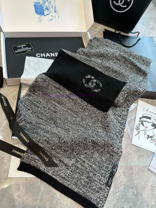 Chanel's new autumn/winter collection of 24 inch knitted scarves and long scarves, made of cmjoy0uq6 - Image 17