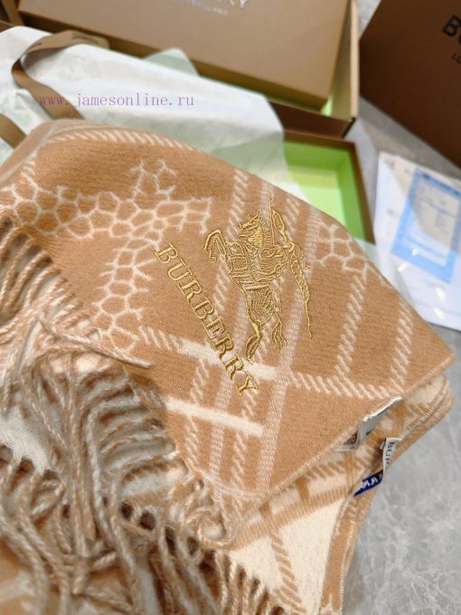 Double sided scarf Burberry plaid scarf ️ It looks crazy, so stylish and charming ️ I reallyox8hmt02 - Image 5