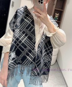 Double sided scarf Burberry plaid scarf ️ It looks crazy, so stylish and charming ️ I reallybwebpx1r