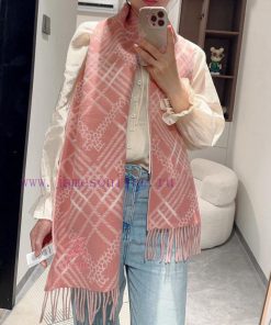 Double sided scarf Burberry plaid scarf ️ It looks crazy, so stylish and charming ️ I reallyodj6nbdx