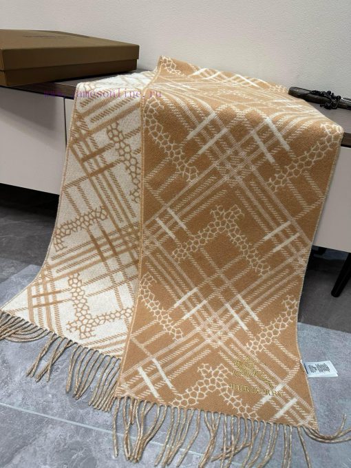 Double sided scarf Burberry plaid scarf ️ It looks crazy, so stylish and charming ️ I reallyox8hmt02 - Image 9