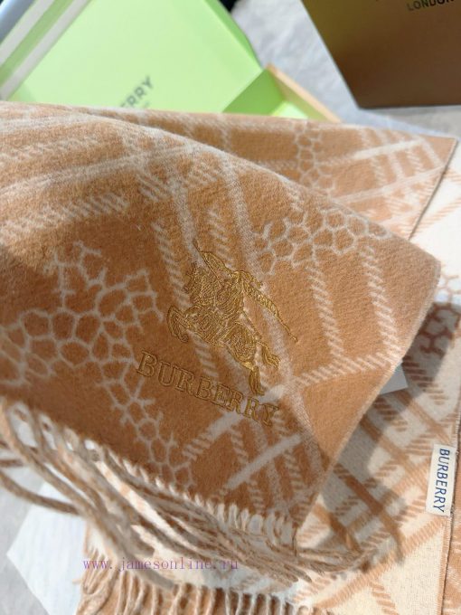 Double sided scarf Burberry plaid scarf ️ It looks crazy, so stylish and charming ️ I reallyox8hmt02 - Image 16