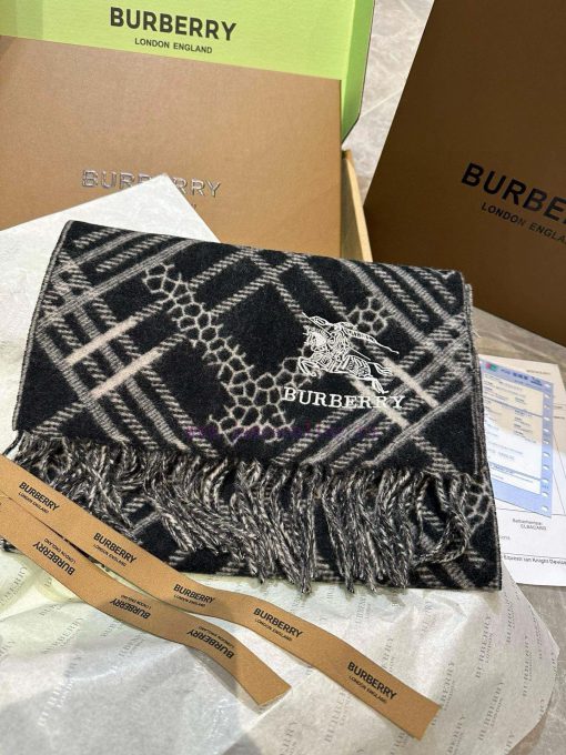 Double sided scarf Burberry plaid scarf ️ It looks crazy, so stylish and charming ️ I reallybwebpx1r - Image 13