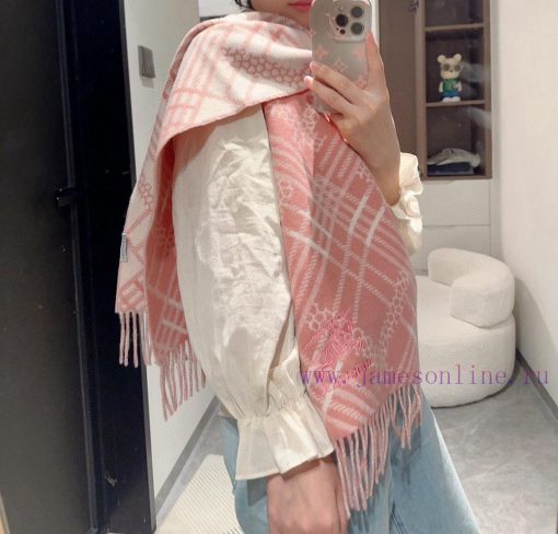 Double sided scarf Burberry plaid scarf ️ It looks crazy, so stylish and charming ️ I reallyodj6nbdx - Image 12