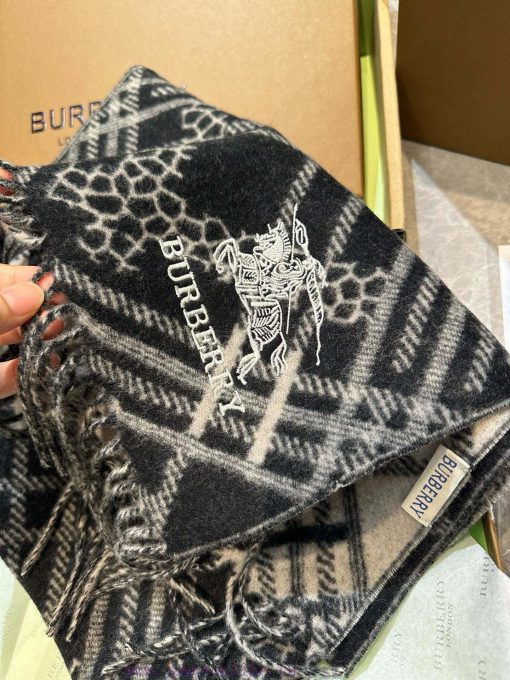 Double sided scarf Burberry plaid scarf ️ It looks crazy, so stylish and charming ️ I reallybwebpx1r - Image 14