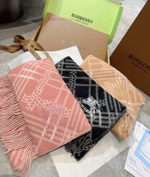 Double sided scarf Burberry plaid scarf ️ It looks crazy, so stylish and charming ️ I reallyodj6nbdx - Image 13