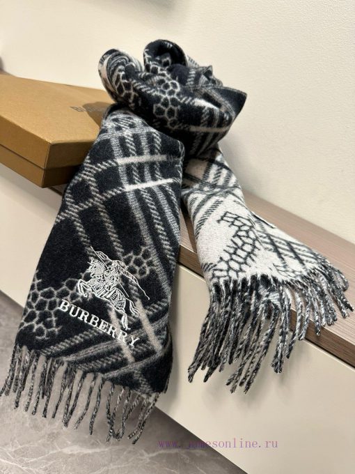 Double sided scarf Burberry plaid scarf ️ It looks crazy, so stylish and charming ️ I reallybwebpx1r - Image 17