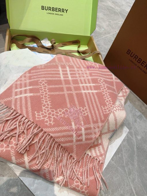 Double sided scarf Burberry plaid scarf ️ It looks crazy, so stylish and charming ️ I reallyodj6nbdx - Image 16