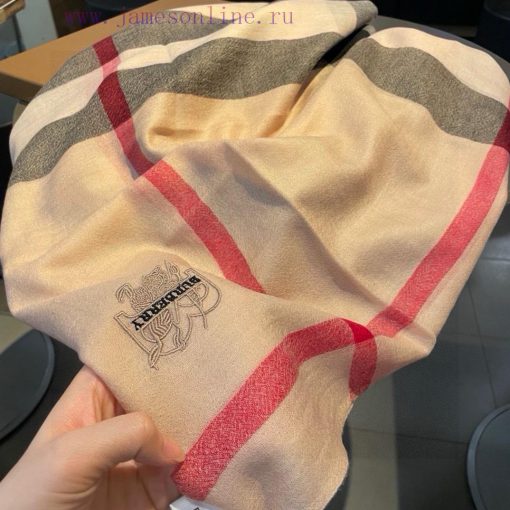 Burberry's classic synchronized ultra-thin cashmere plaid shawl is a must-have item for wardb84z35cu - Image 16