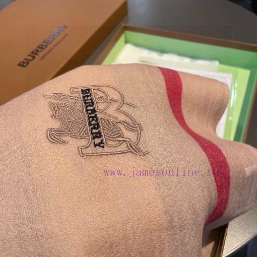 Burberry's classic synchronized ultra-thin cashmere plaid shawl is a must-have item for wardb84z35cu - Image 17