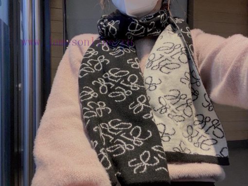 Loewe's original single new knitted scarf exudes a low-key luxury, exquisite softness, eliteawqlalxq